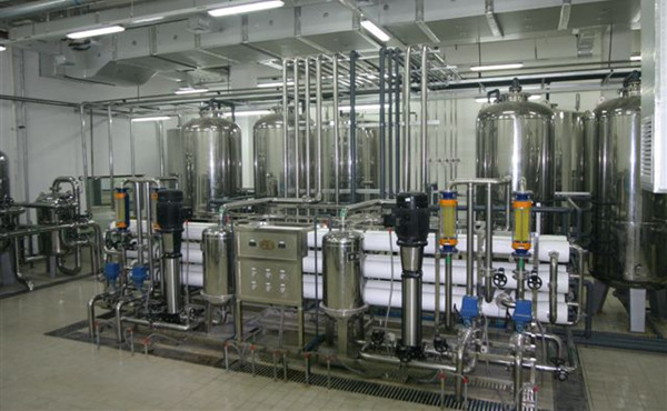 食品飲料行業(yè)對(duì)水質(zhì)的要求：食品飲料行業(yè)用水通常需要用到預(yù)處理凈水或純凈水,電導(dǎo)率通常在10uS/cm以下。符合GB5749-2006生活飲用水衛(wèi)生標(biāo)準(zhǔn)、CJ94-1999飲用凈水標(biāo)準(zhǔn)。